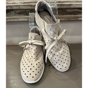 Tahari Women's Beige Perforated Leather Lace-Up Flat Sneakers, Comfort – Size 7M